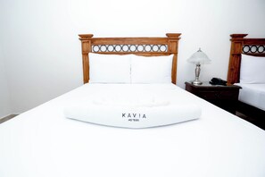 標準雙人房 | 房內夾萬、書桌、隔音、床單