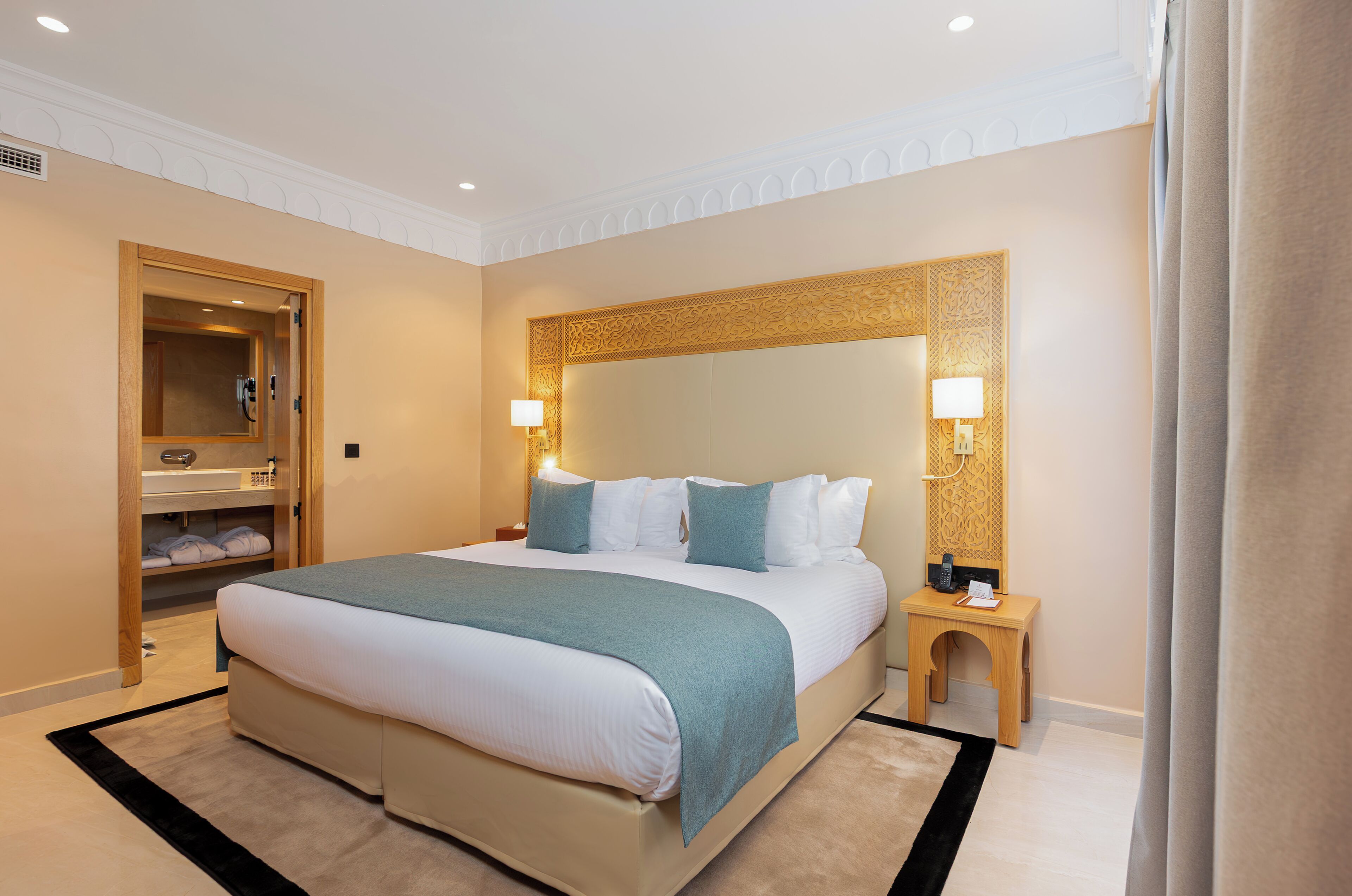 PREMIUM ROOM TWIN BEDS GARDEN VIEW | Ropa de cama de alta calidad y decoración personalizada 