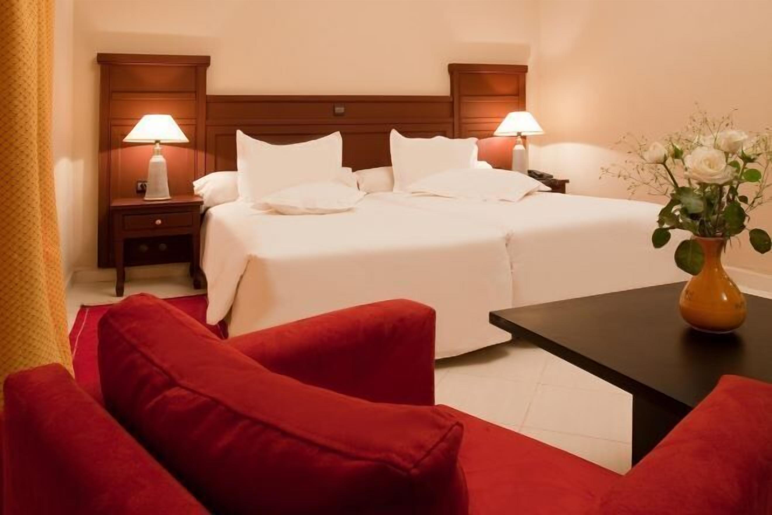 高档床上用品、特色装修、遮光窗帘、隔音