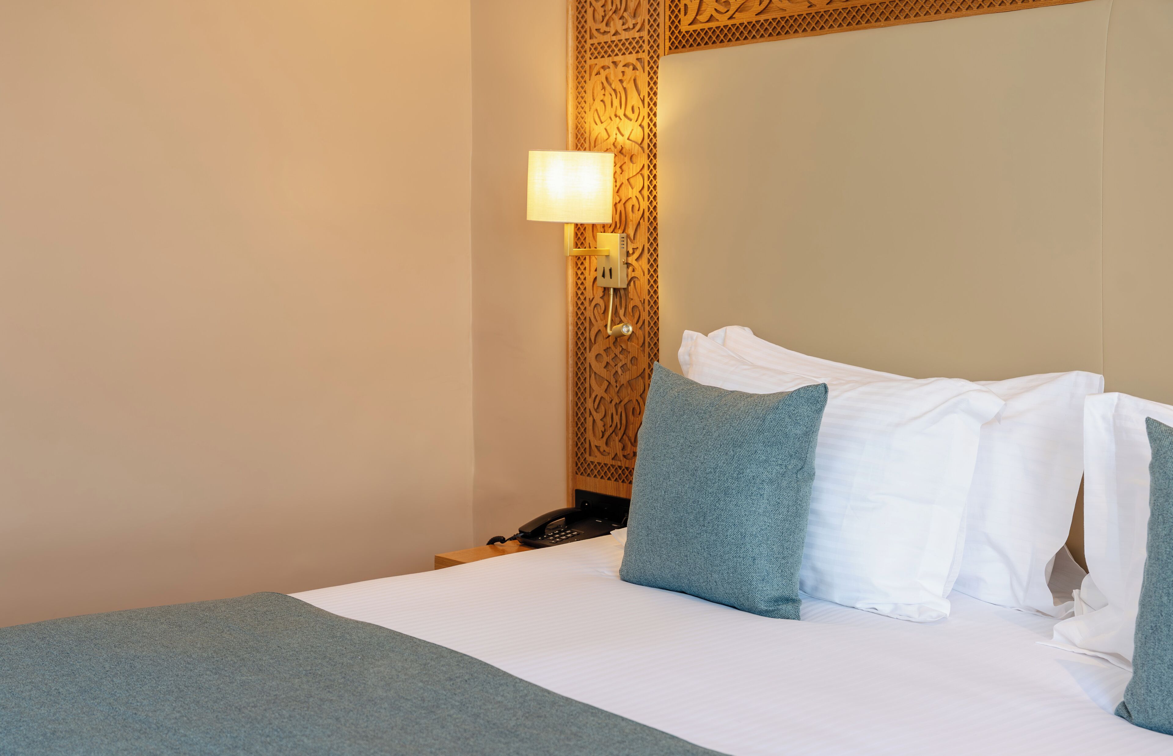 PREMIUM ROOM DOUBLE BED GARDEN VIEW | Ropa de cama de alta calidad y decoración personalizada 