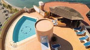 Seasonal outdoor pool, sun loungers - Ona Princesa Playa (Marbella)