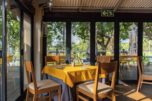 International cuisine - Perry's Bridge Hollow Boutique Hotel (Mbombela)