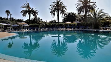 Seasonal outdoor pool, pool umbrellas, sun loungers