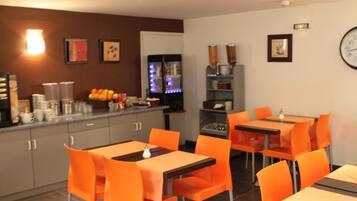 Daily buffet breakfast (EUR 9.50 per person)