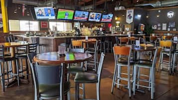 2 bar/lounge