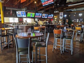 2 bars/lounges - Country Inn & Suites by Radisson, Elk Grove Village/Itasca (Elk Grove Village)