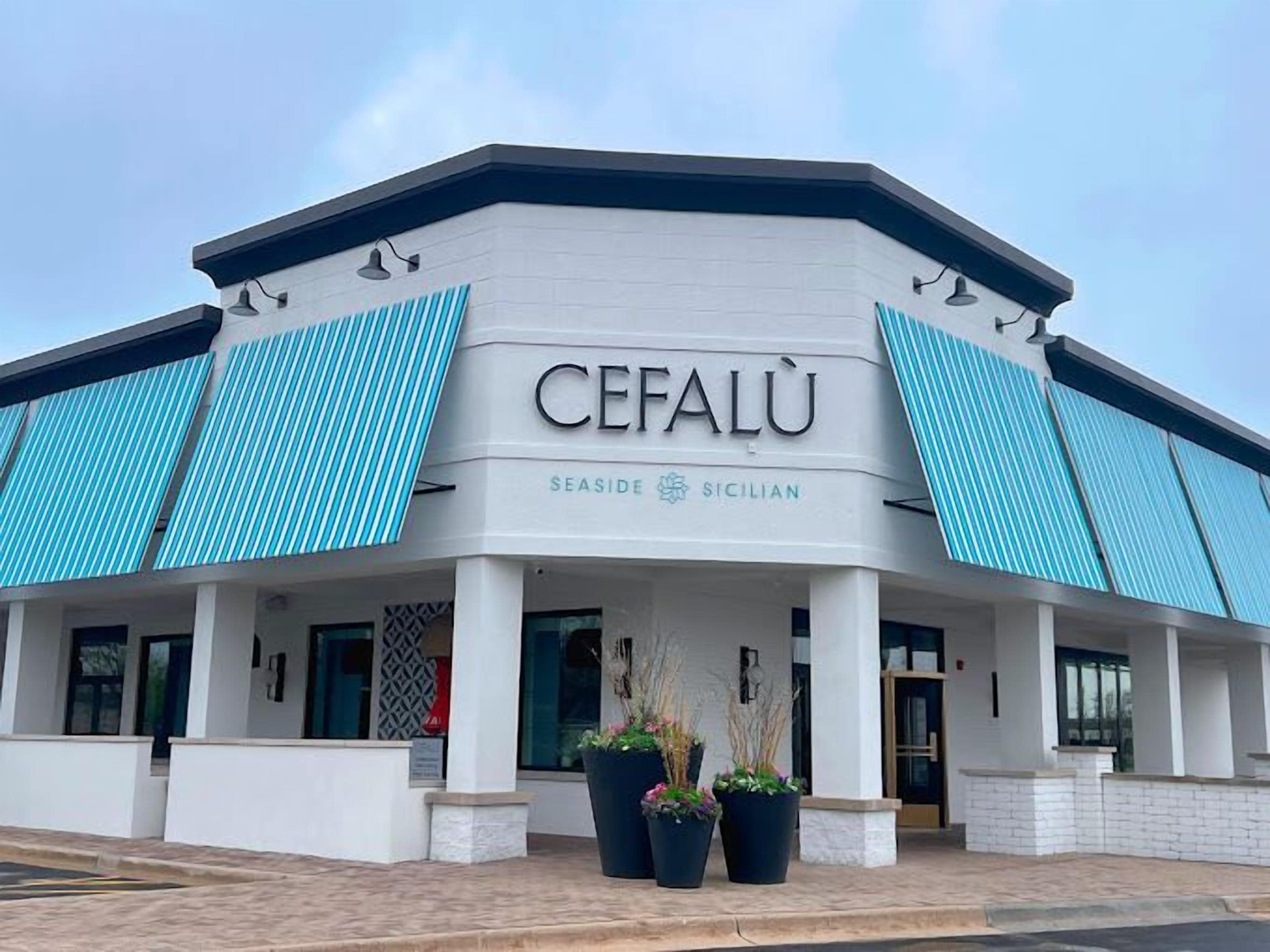 3 restaurants, breakfast, lunch, dinner served; american cuisine