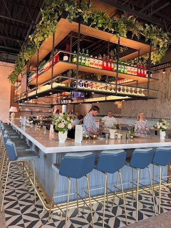 3 restaurants, breakfast, lunch, dinner served; American cuisine