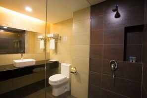 Deluxe Room, 1 Double Bed | Minibar, in-room safe, desk, blackout drapes - Prescott Hotel KL Medan Tuanku (Kuala Lumpur)