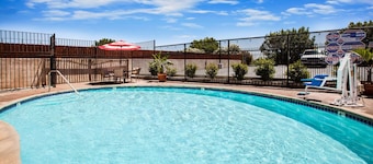 Days Inn & Suites by Wyndham Antioch