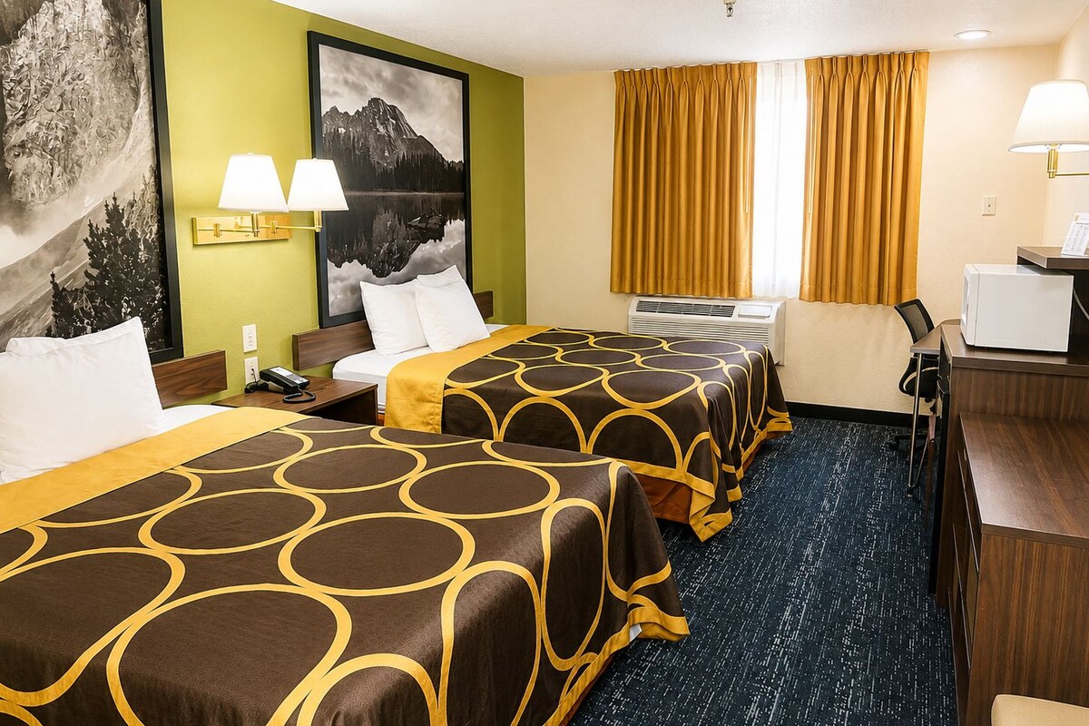 Room, 2 Queen Beds, Non Smoking | Desk, rollaway beds (surcharge), WiFi (free), alarm clocks