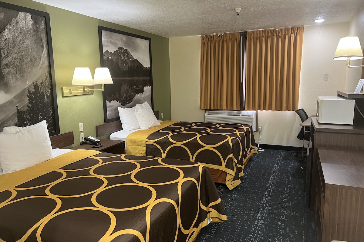 Desk, rollaway beds, free WiFi, alarm clocks