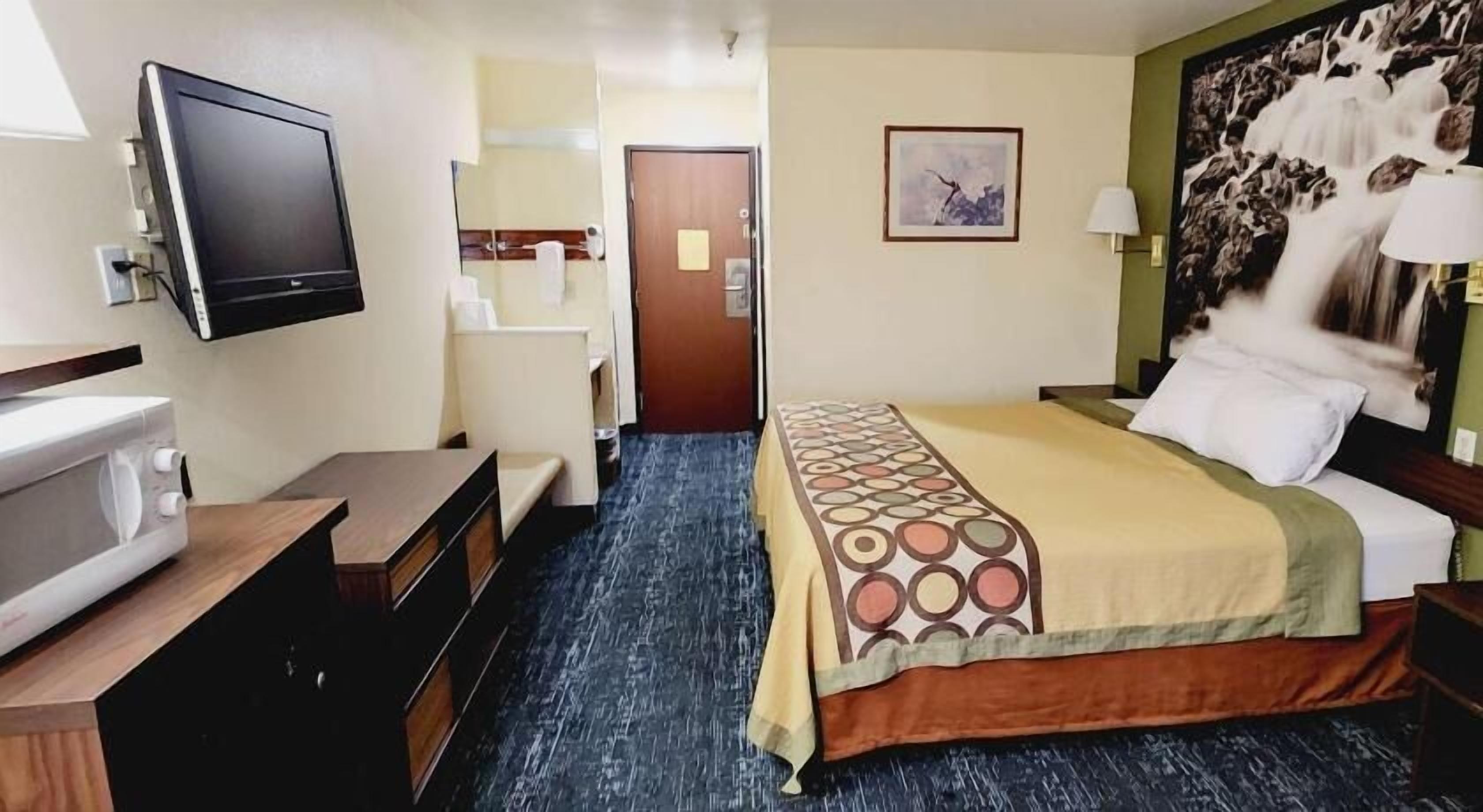 Desk, rollaway beds, free WiFi, bed sheets