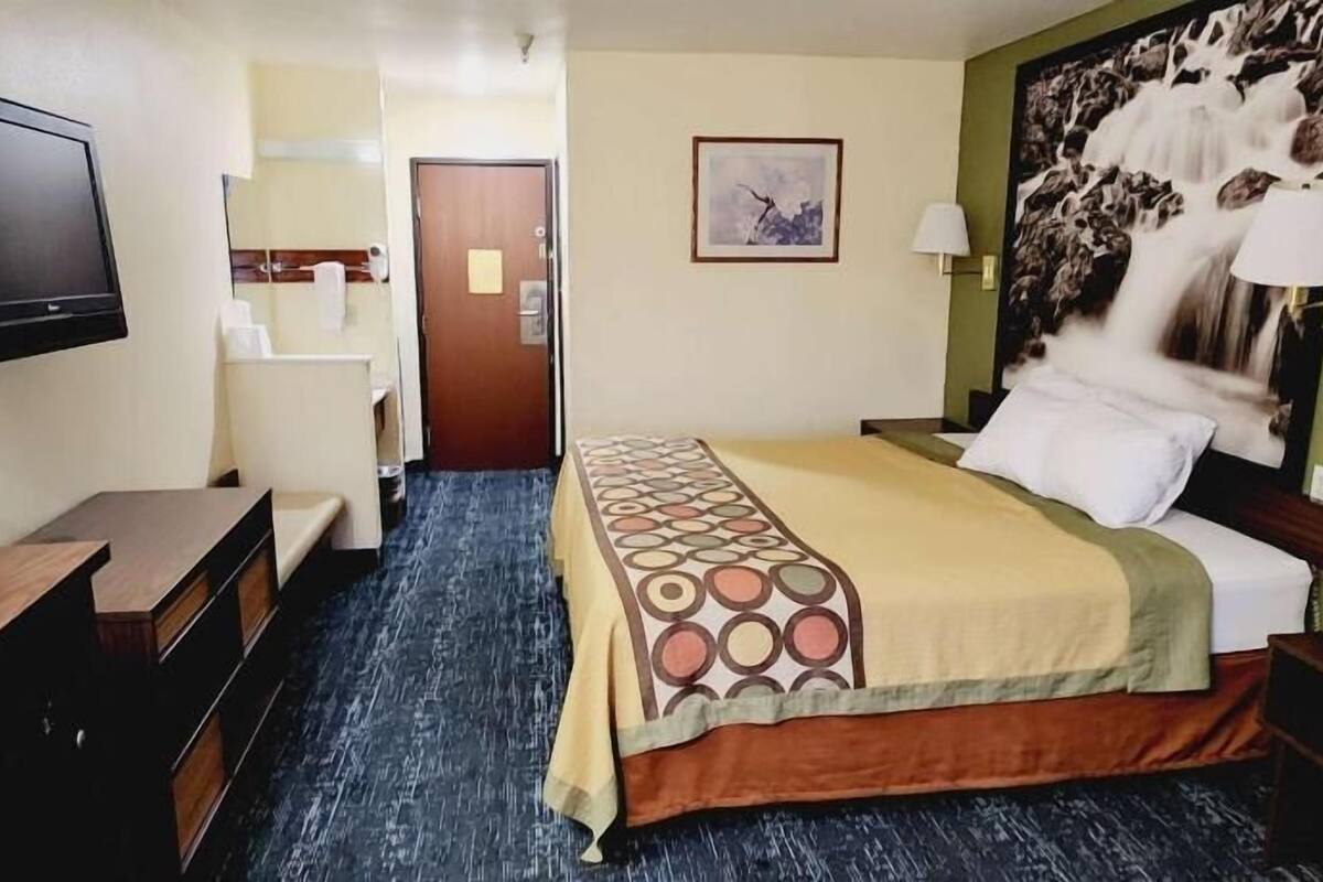 Desk, rollaway beds, free WiFi, bed sheets