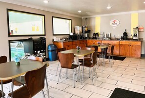 Free daily on-the-go breakfast  - Super 8 by Wyndham Vincennes (Vincennes)