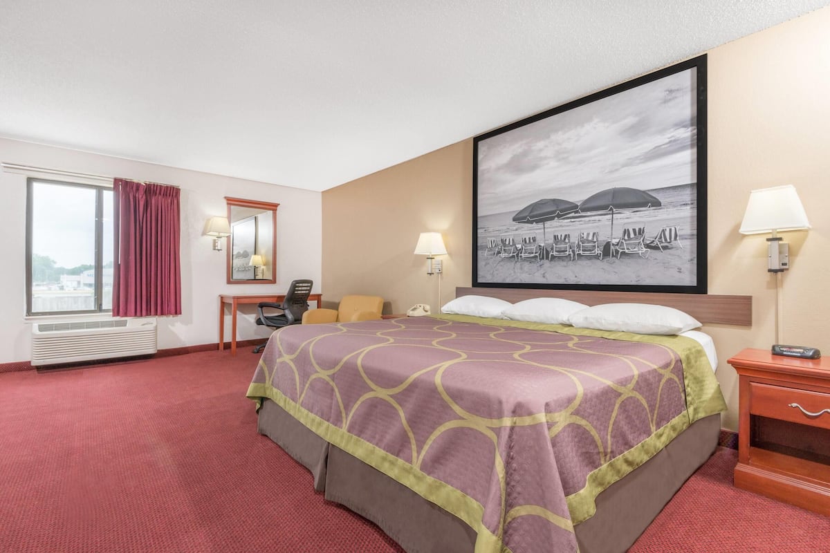 Desk, free cots/infant beds, rollaway beds, free WiFi