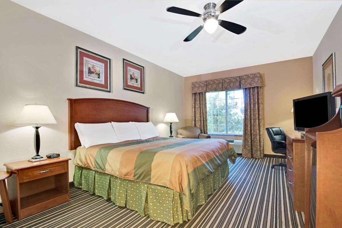 In-room safe, individually decorated, individually furnished, desk