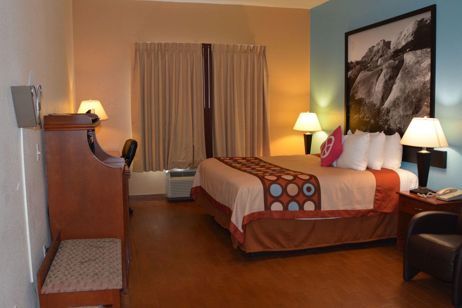 In-room safe, individually decorated, individually furnished, desk