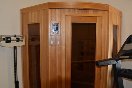 Sauna. Super 8 by Wyndham Austin/Airport South