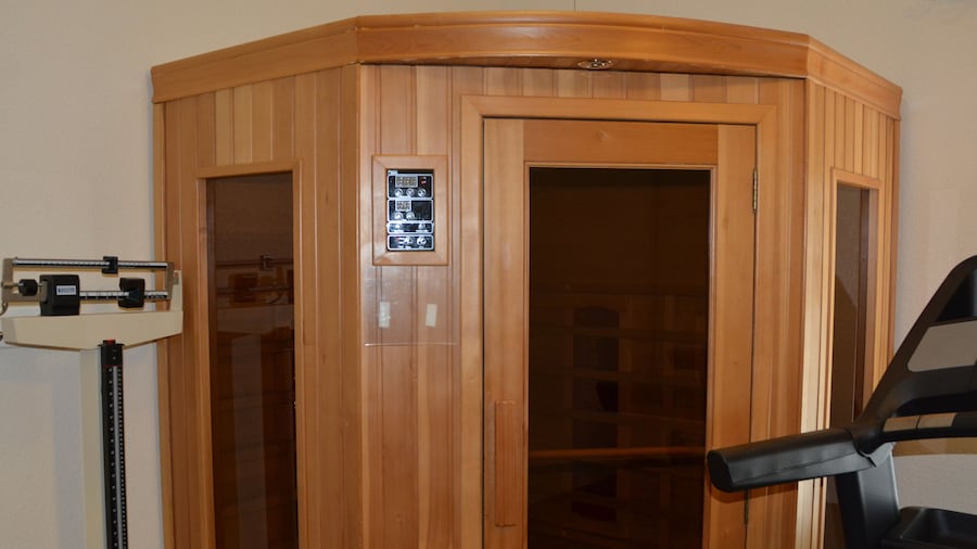 Super 8 by Wyndham Austin/Airport South