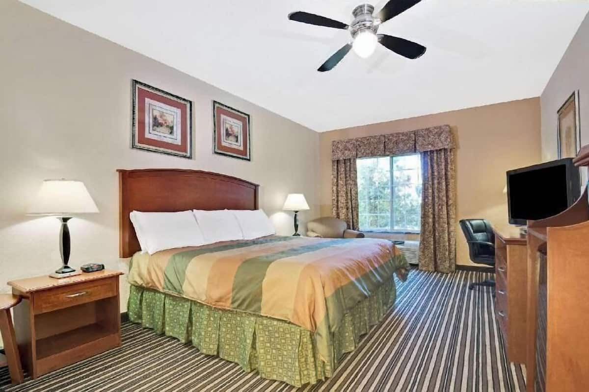 In-room safe, individually decorated, individually furnished, desk