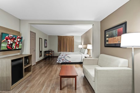 Superior Room, 1 King Bed with Sofa bed, Non Smoking. Red Roof Inn Etowah - Athens, TN