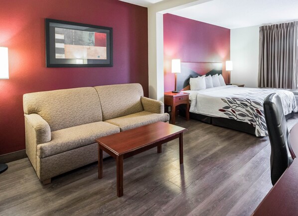 Superior Room, 1 King Bed with Sofa bed, Non Smoking | Blackout drapes, iron/ironing board, free WiFi, bed sheets - Red Roof Inn Etowah - Athens, TN (Etowah)