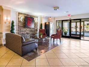 Lobby lounge - Red Roof Inn Etowah - Athens, TN (Etowah)