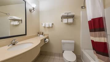 Ensemble douche/baignoire, articles de toilette gratuits, sèche-cheveux