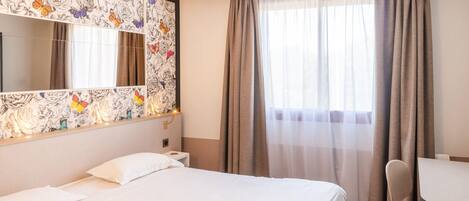 Desk, blackout curtains, soundproofing, free WiFi