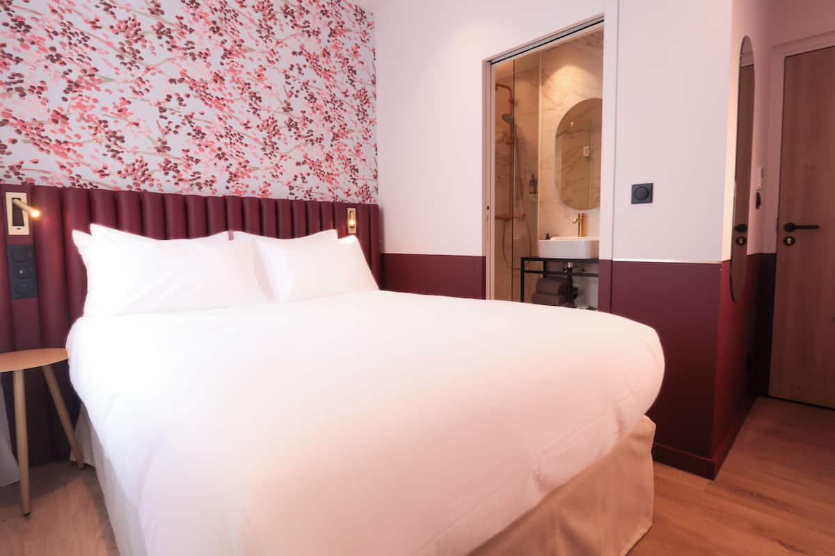 COSY SINGLE ROOM | Hypo-allergenic bedding, in-room safe, desk, blackout curtains