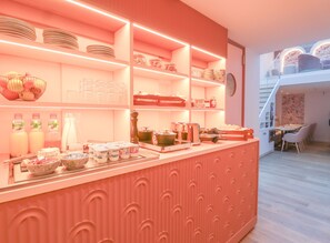 Daily buffet breakfast for a fee - Rosa Hotel (Lille)