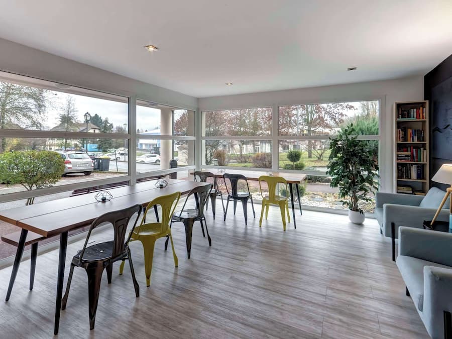 Daily continental breakfast (EUR 12.90 per person)