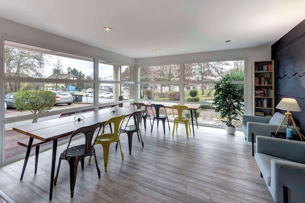 Daily continental breakfast (EUR 12.90 per person) - Comfort Aparthotel Divonne L'Oree du Parc (Divonne-les-Bains)