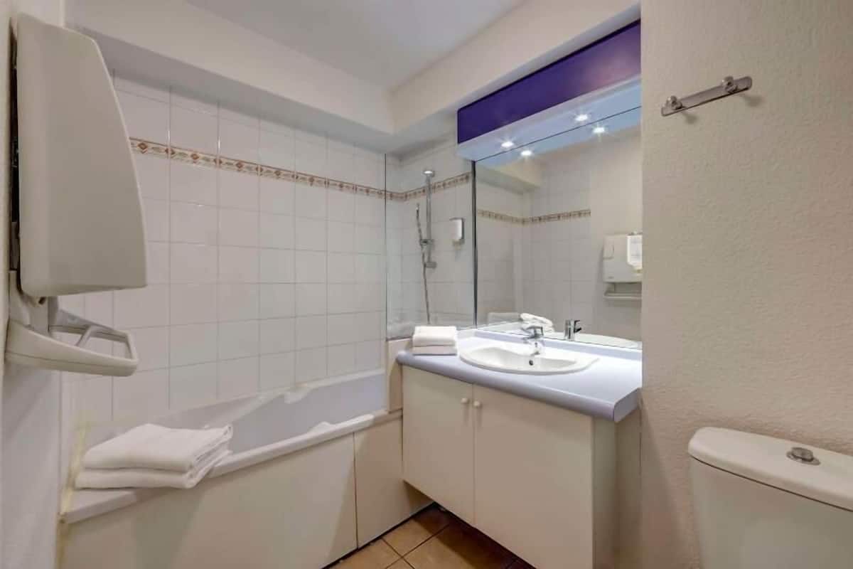 Baño | Bañera, artículos de higiene personal ecológicos y secador de pelo
