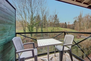 Desk, soundproofing, free cots/infant beds, free WiFi - Comfort Aparthotel Divonne L'Oree du Parc (Divonne-les-Bains)