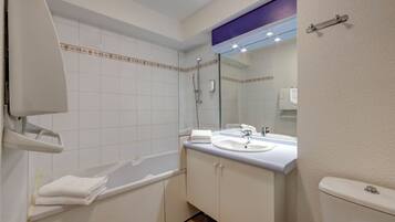 Bathtub, free toiletries, hair dryer (on request), towels