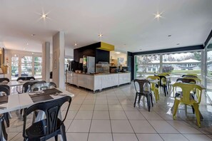 Daily continental breakfast (EUR 12.90 per person) - Comfort Aparthotel Divonne L'Oree du Parc (Divonne-les-Bains)