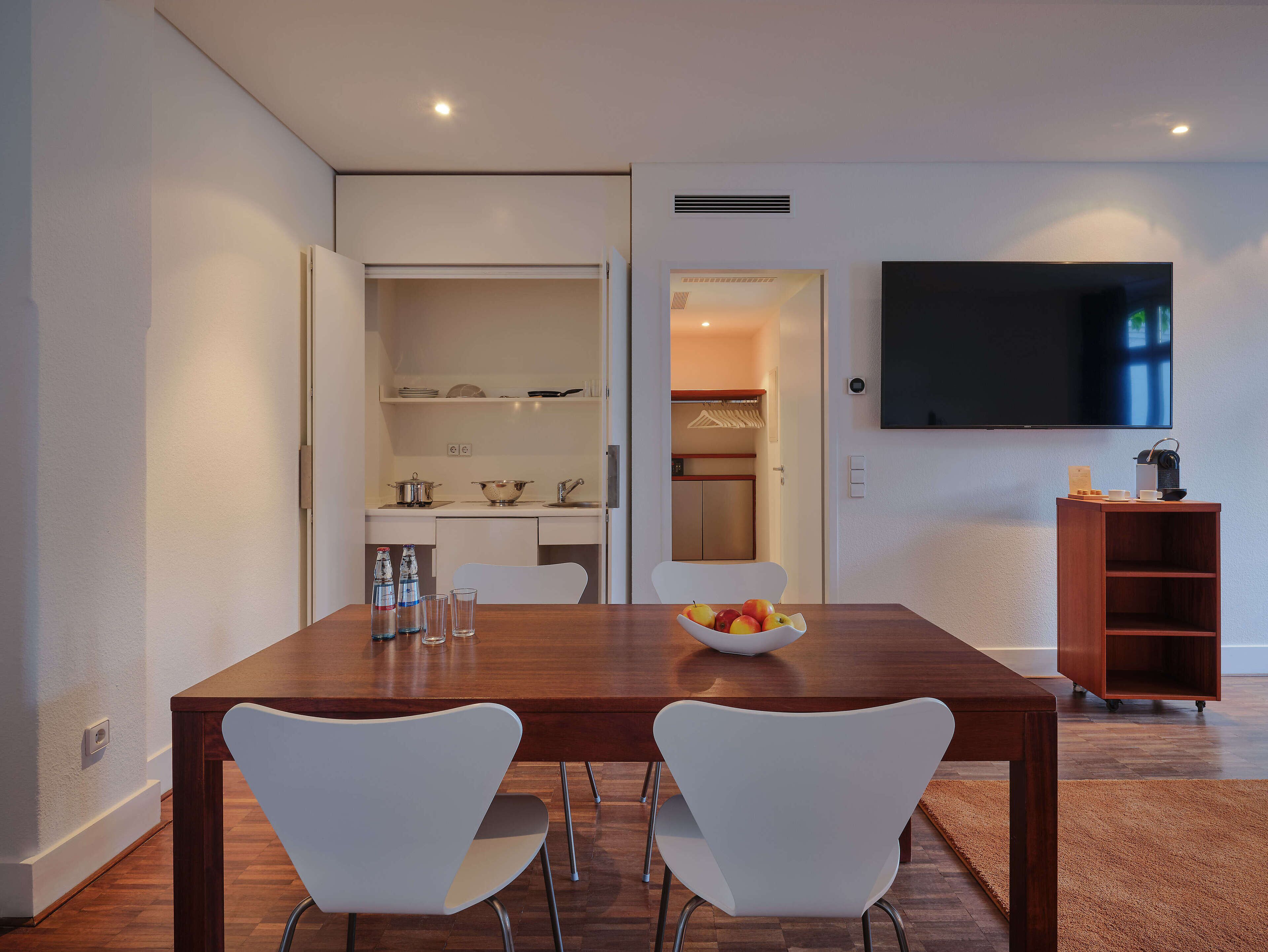 exclusive apartment | 1 bedroom, premium bedding, in-room safe, desk