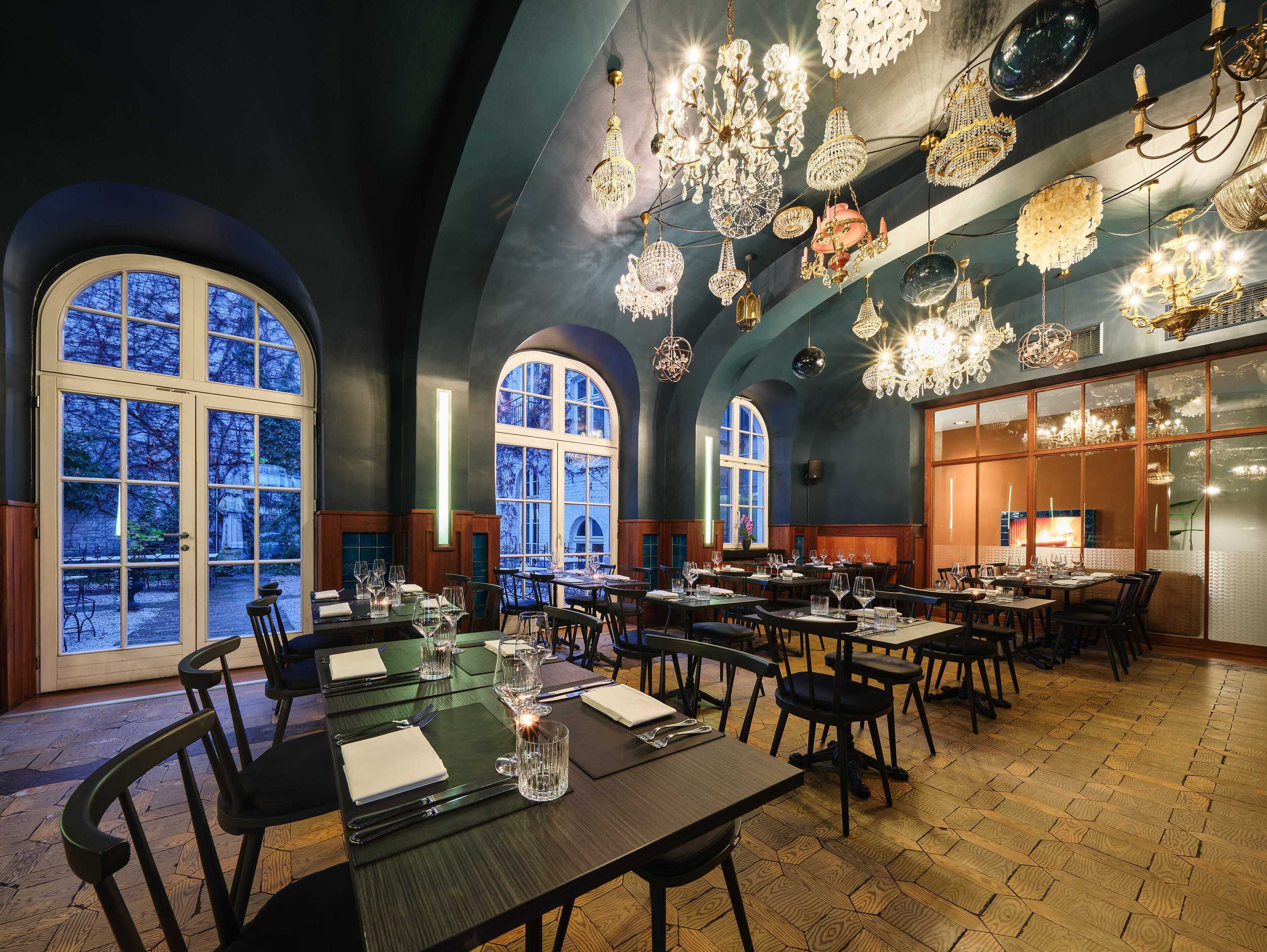 breakfast, lunch and dinner served