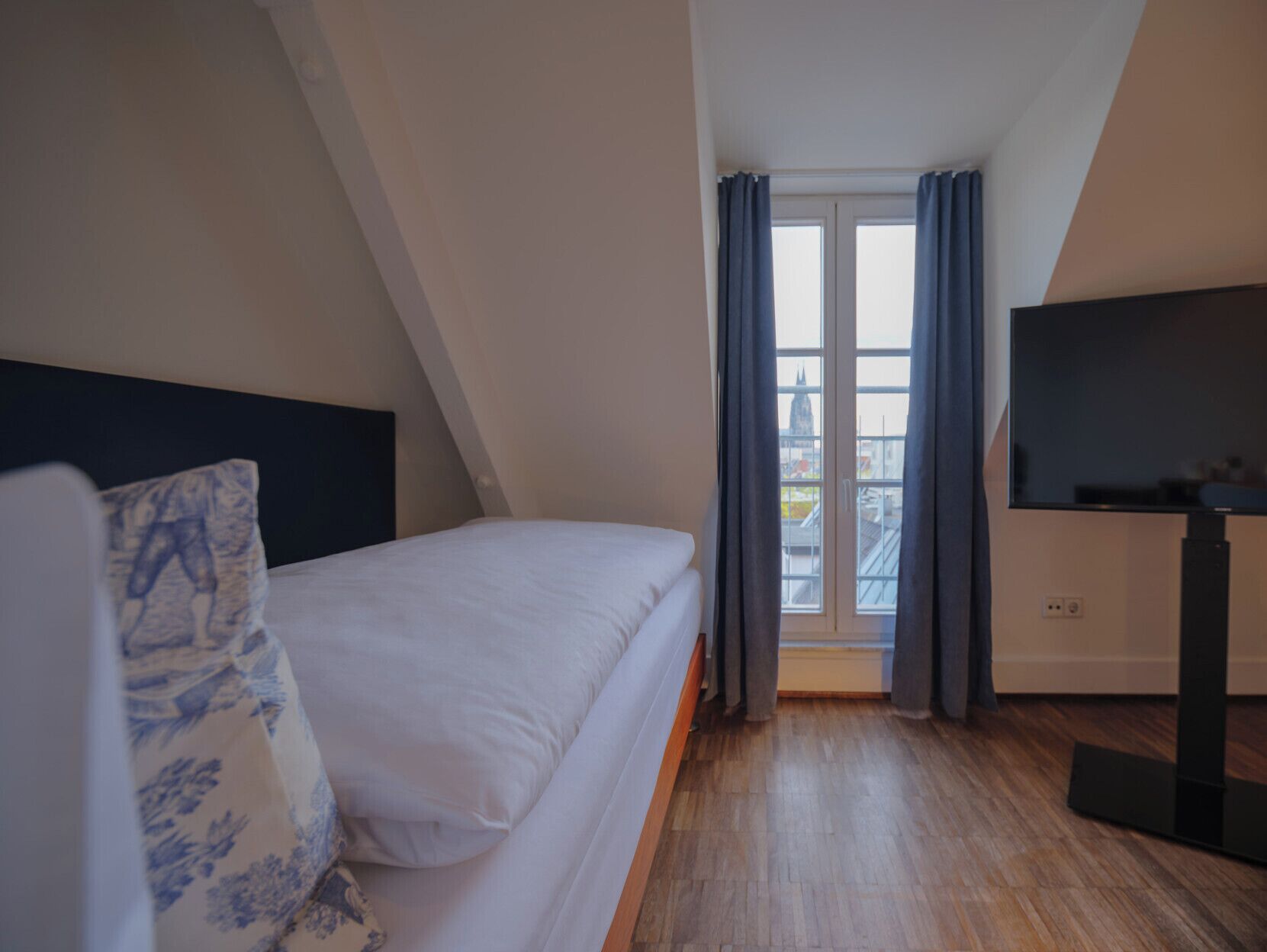 Premium bedding, in-room safe, desk, soundproofing
