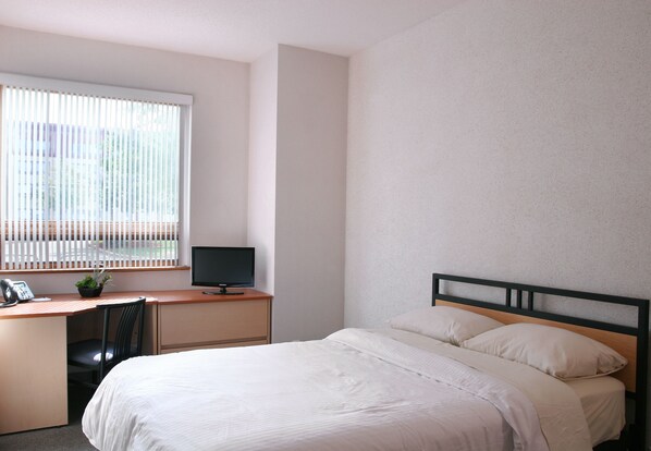 Habitación doble estándar, 2 habitaciones | Escritorio, cortinas blackout, wifi gratis y ropa de cama 