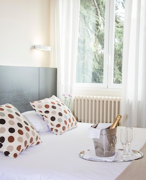 Zimmersafe, Schreibtisch, schallisolierte Zimmer, Babybetten