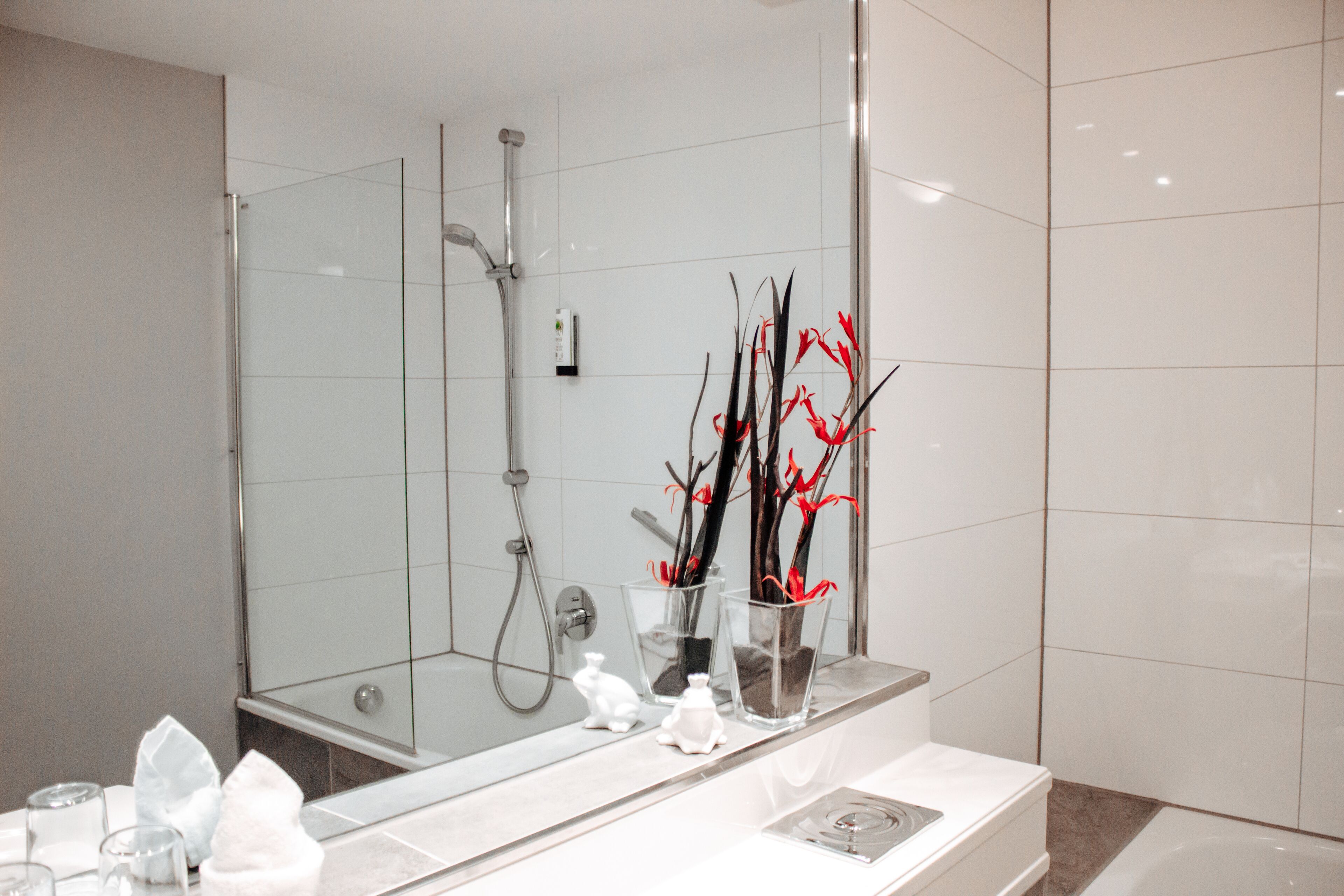 executive double room | bathroom | free toiletries, hair dryer, bathrobes, slippers
