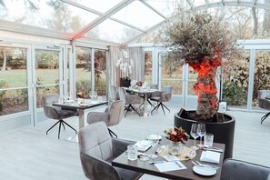2 restaurants; breakfast, lunch, and dinner served - Clostermanns Hof (Niederkassel)
