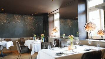 2 Restaurants, Frühstück, Mittagessen, Abendessen, internationale Küche