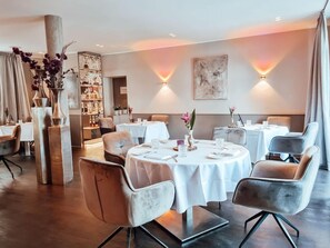 2 restaurants; breakfast, lunch, and dinner served - Clostermanns Hof (Niederkassel)