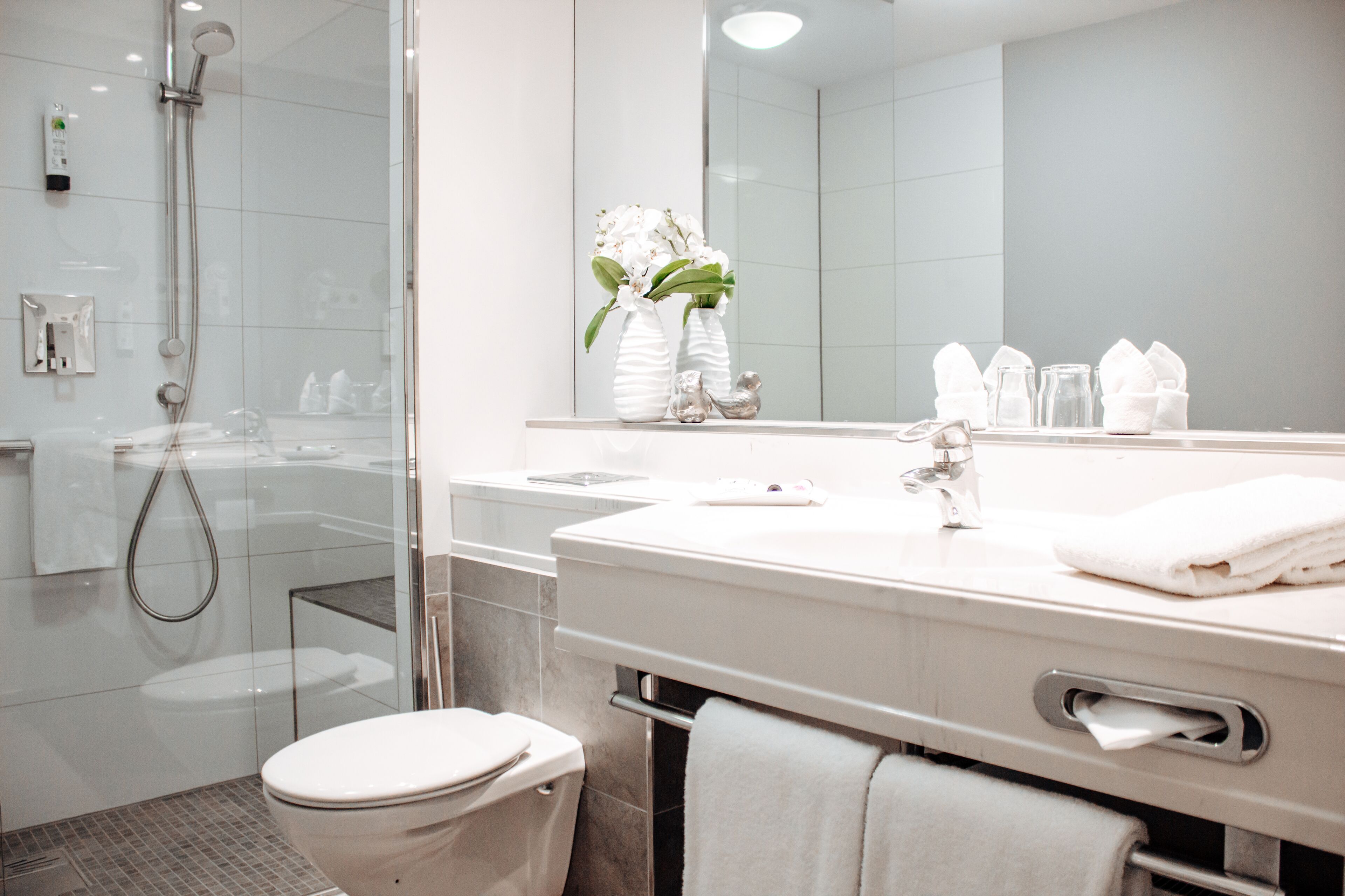 comfort double room | bathroom | free toiletries, hair dryer, bathrobes, slippers