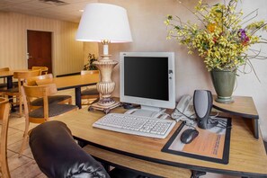 Business center - Econo Lodge Valdosta Mall Area (Valdosta)