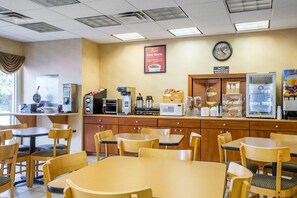 Breakfast area - Econo Lodge Valdosta Mall Area (Valdosta)